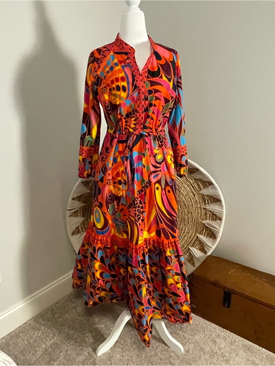 Lesley Evers Dresses & Skirts - Bold Abstract Print Maxi Dress in Orange & Pink